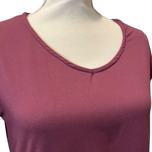 Moral Fiber V-Neck Top with Metal Grommets at Hem Slit in Merlot Size Small - Picture 2 of 12